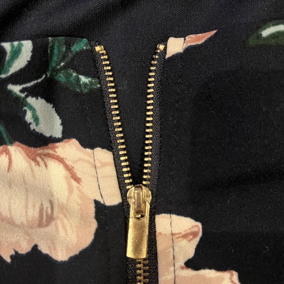 Floral peplum tube top size medium - Picture 3 of 6